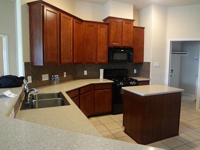 Building Photo - 6027 Schaumburg Dr