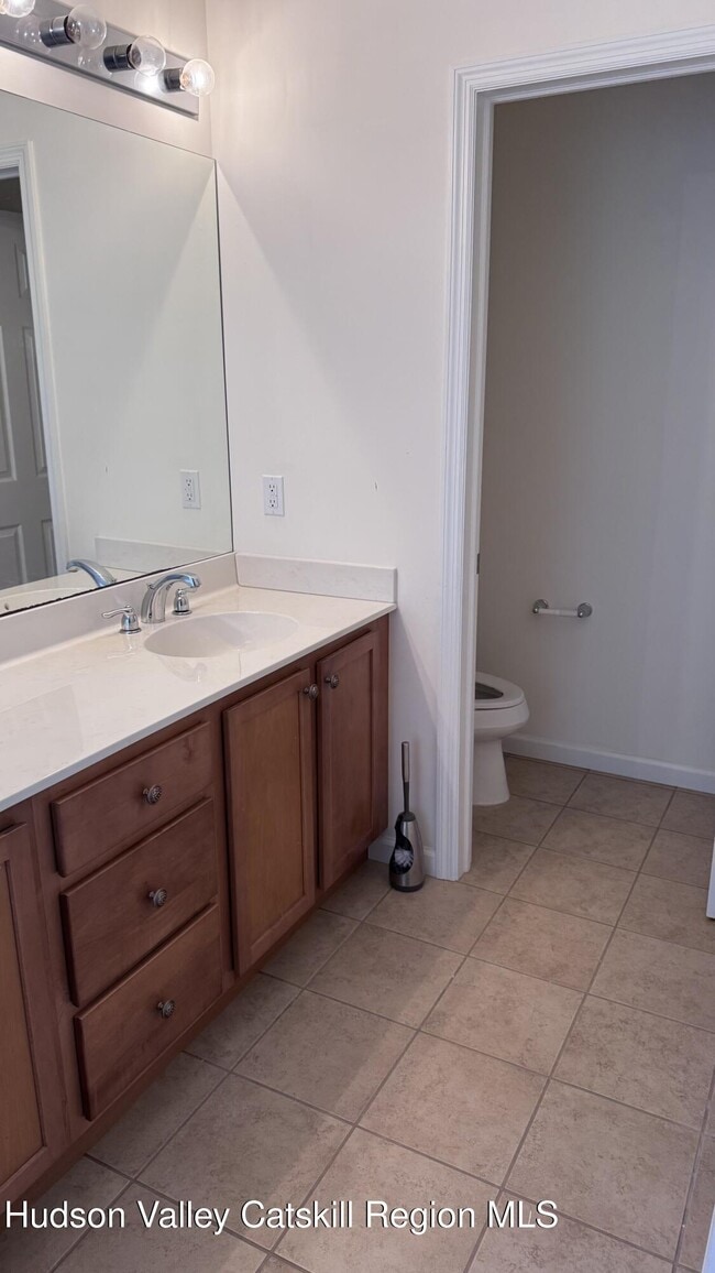 Building Photo - 245 Buttonwood Way