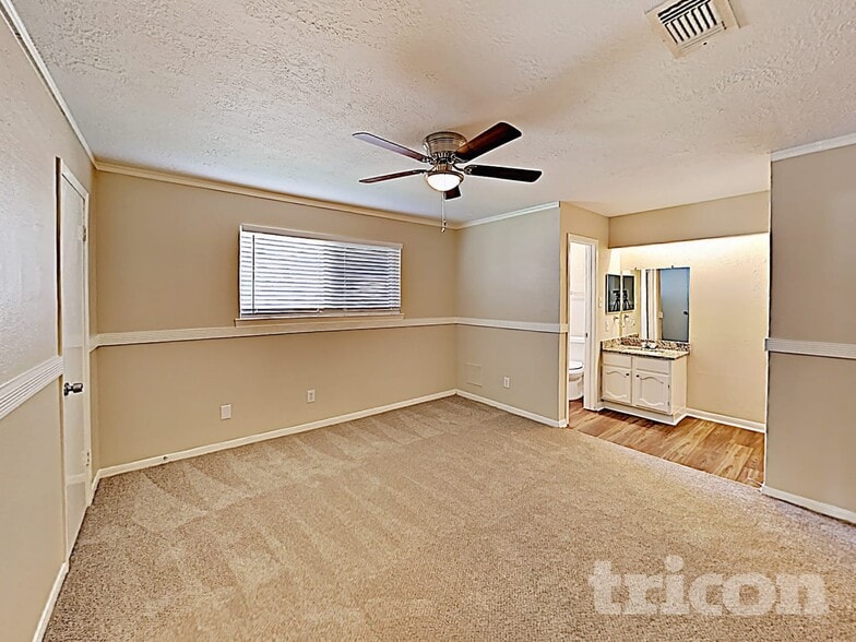 Building Photo - 2706 King James Ct