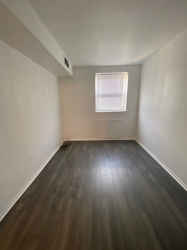 Building Photo - 3025 S 72nd St