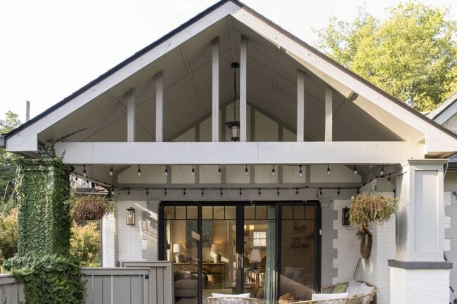 Building Photo - 801 Durant Pl NE