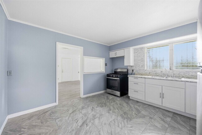 Building Photo - 5919 Van Fleet St