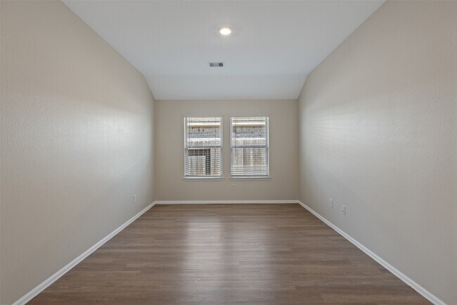 Building Photo - 323 Jewett Meadow Dr