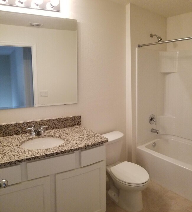 Building Photo - 3/2.5 Port Orange Townhome