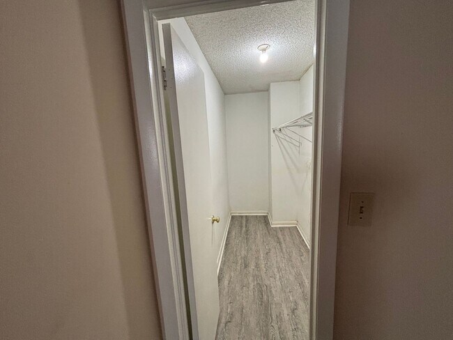 Building Photo - 2 Bedroom, 2 Bath Condo in Virginia Beach