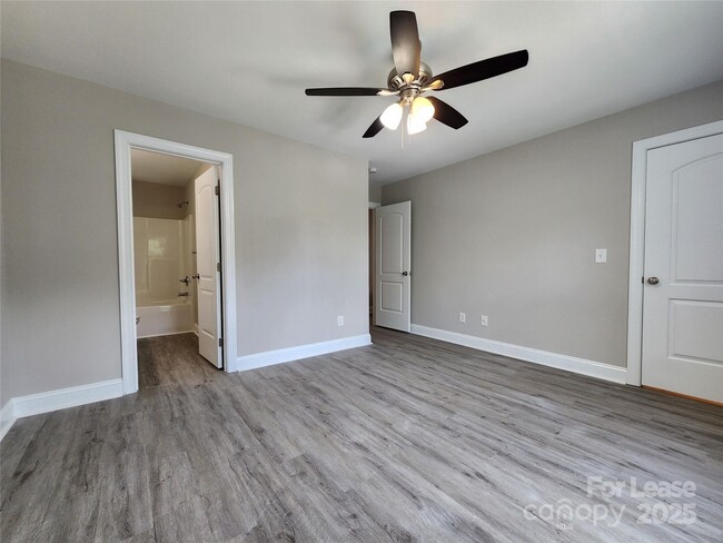 Building Photo - 2210 Brookview Ave
