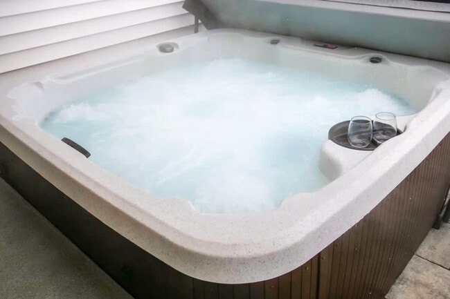 Building Photo - 303 E Washington St