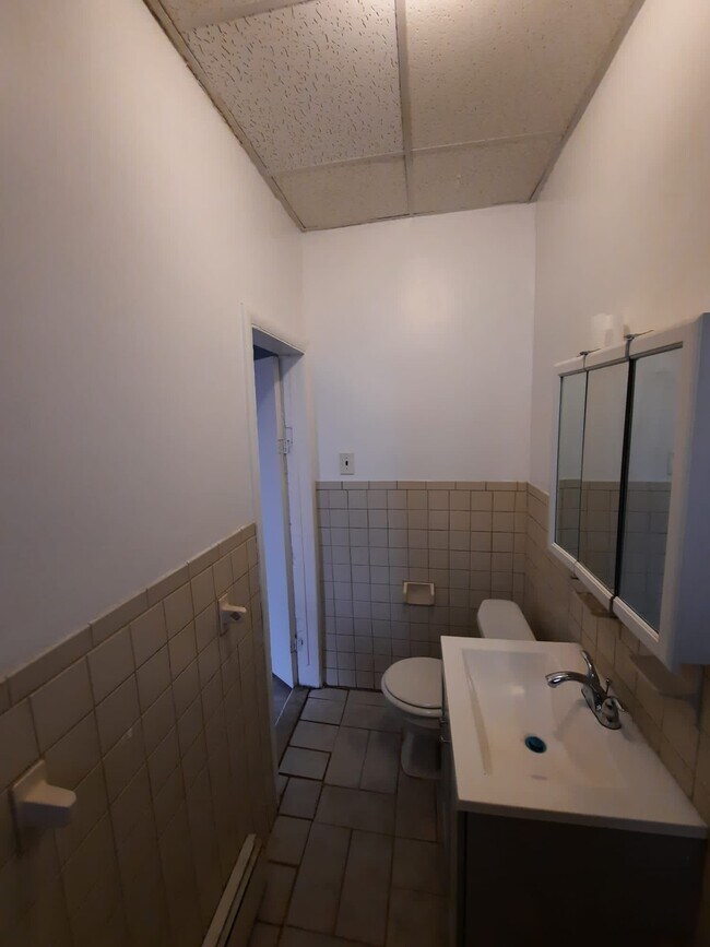 Building Photo - 571 Jackson Ave