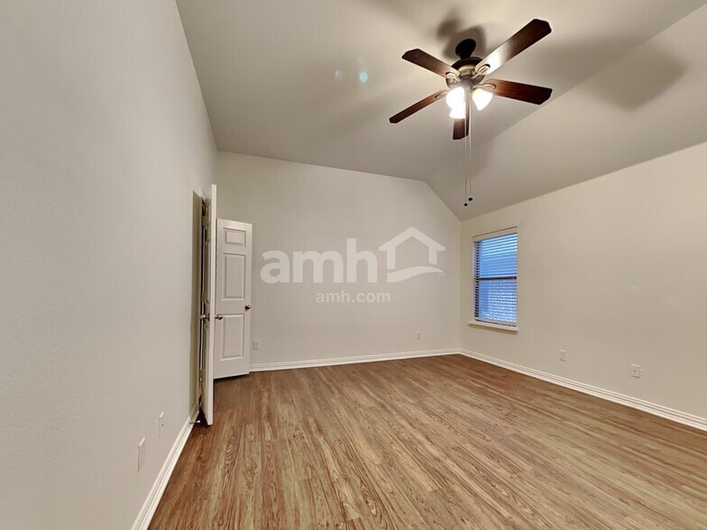 Building Photo - 223 Dancing Light Ln