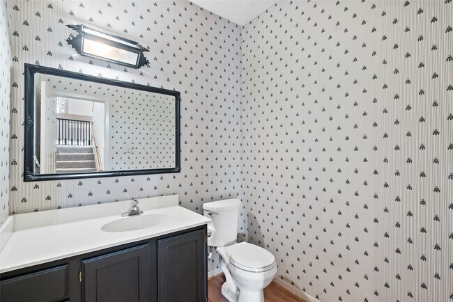 Building Photo - 3122 Camelot Dr