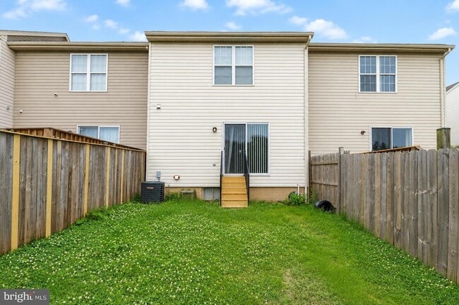Building Photo - 638 Villager Cir