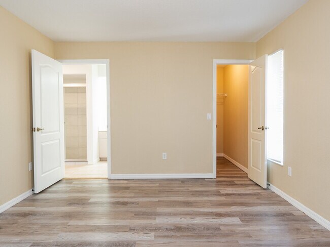 Building Photo - RENT THIS HOME WITH ZERO DEPOSIT