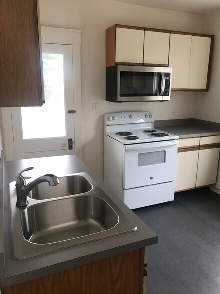 Kitchen - 404 Elm St