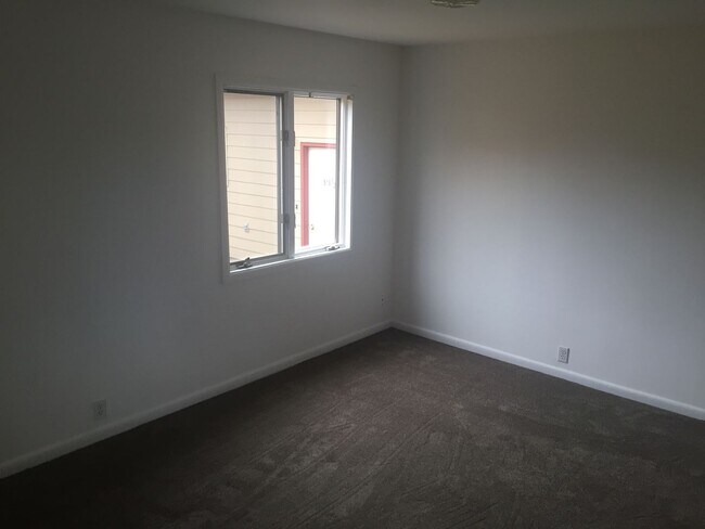 Building Photo - 516 N Willson Ave