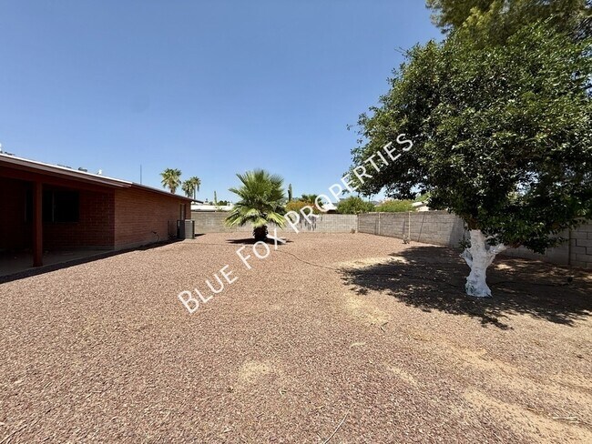 Building Photo - 7650 N Rasmussen Ave