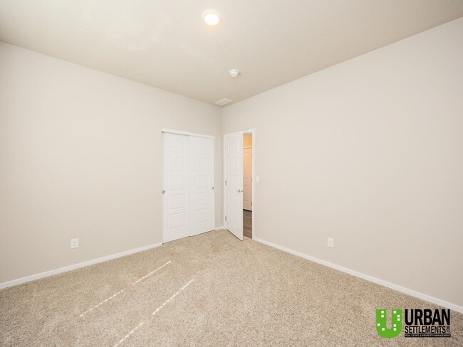 Building Photo - 5803 W Jamestown Ln