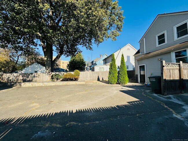 Building Photo - 66 Stoehrs Pl