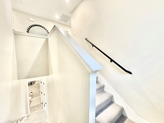 Building Photo - 8725 Scotty's Lk Ln