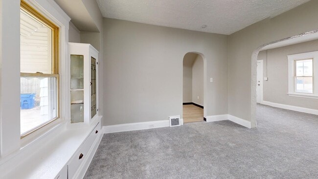 Building Photo - Old Brooklyn Area - 3 Bedroom Single Famil...