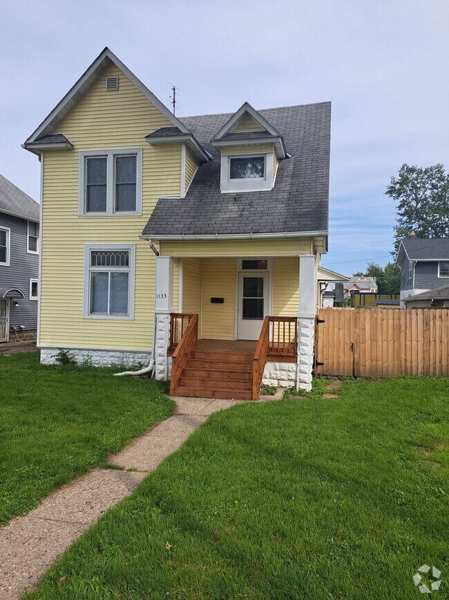 Building Photo - 4 Bedroom near Lakeside Park