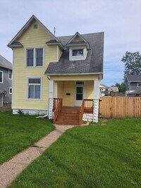 Building Photo - 4 Bedroom near Lakeside Park