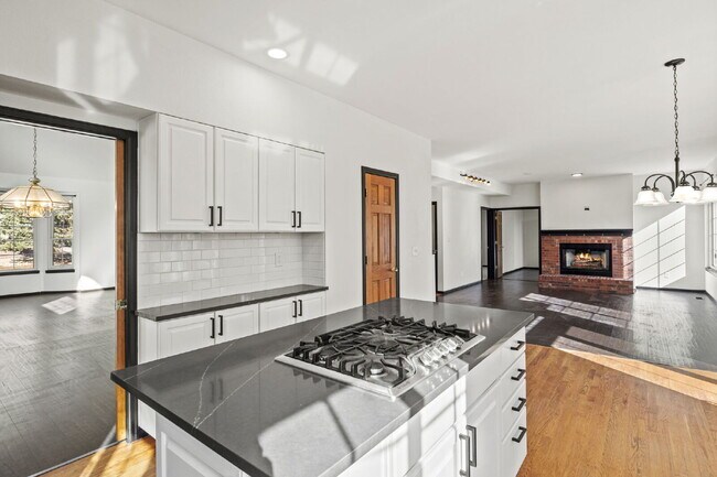 Building Photo - Huge Open-Concept Home in the Vibrant Briargate Neighborhood!