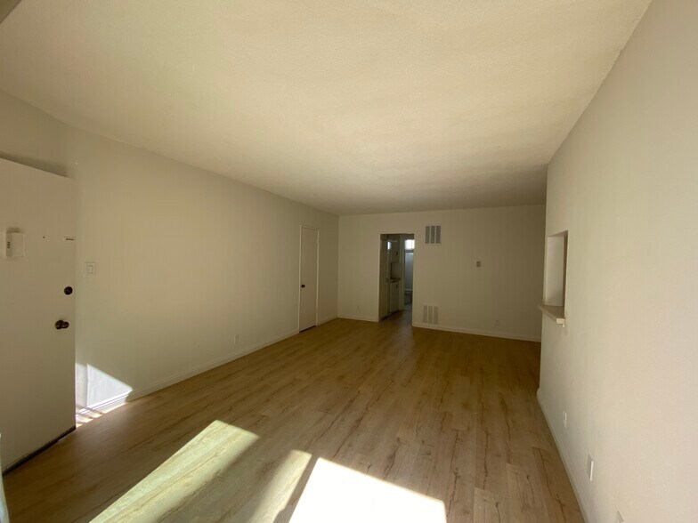 Building Photo - 11706 Mayfield Ave