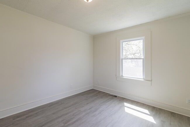 Building Photo - 4513 Willard St