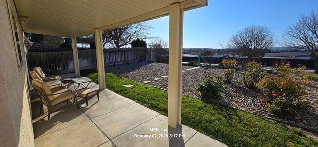 Building Photo - Lovely 2 bed 2 bath in 55 and over community