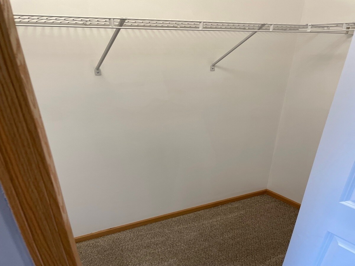 Building Photo - 896 Braunworth Ct