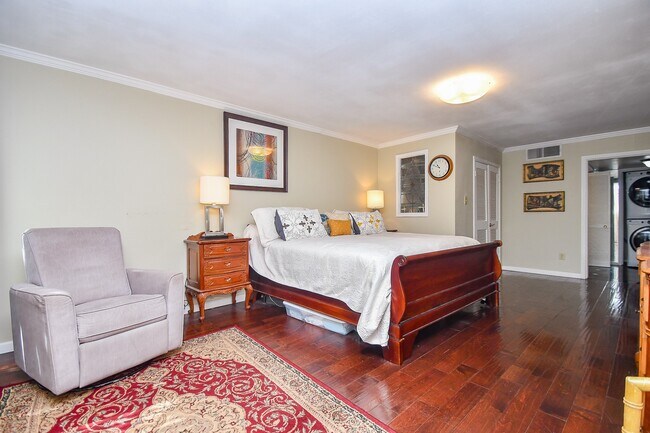 Building Photo - 5050 Ambassador Way