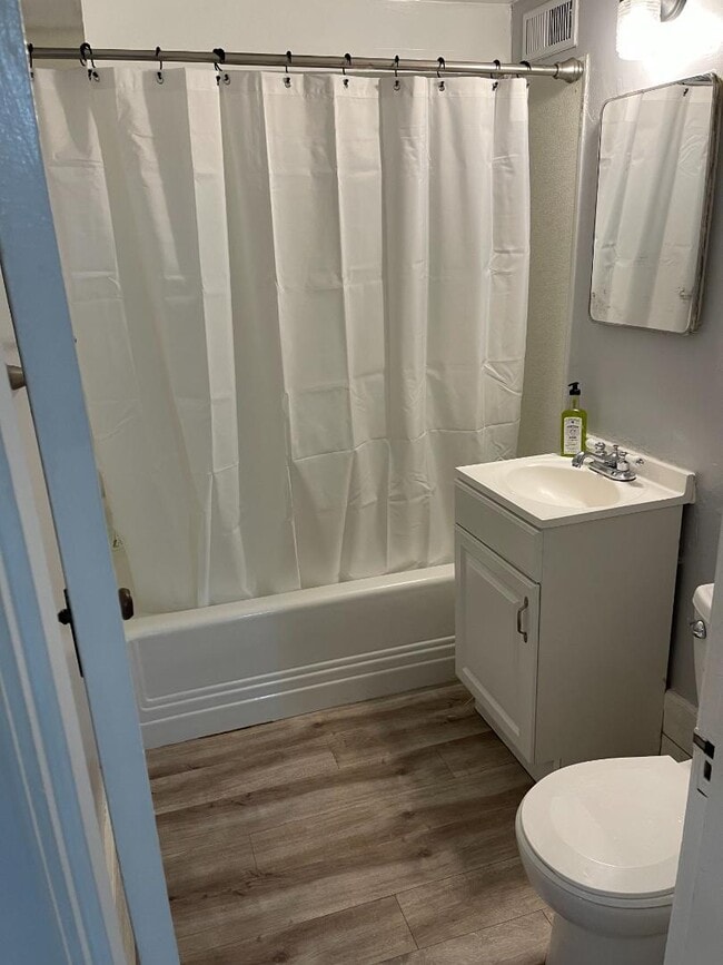 Building Photo - 2201 W State St