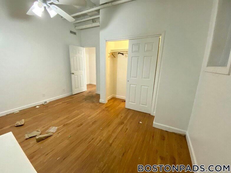 Building Photo - 26 Hemenway St