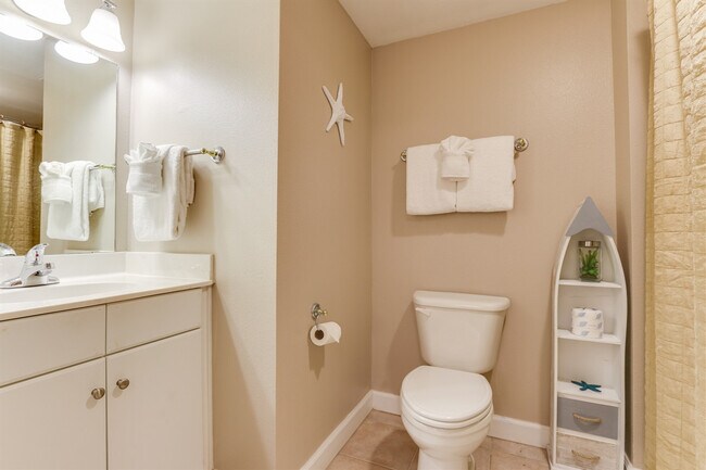 Building Photo - 9900 S Thomas Dr