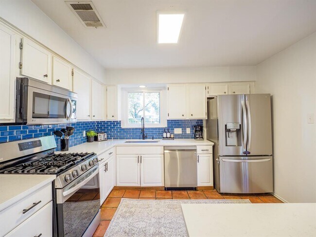 Building Photo - 12802 Carrera Dr