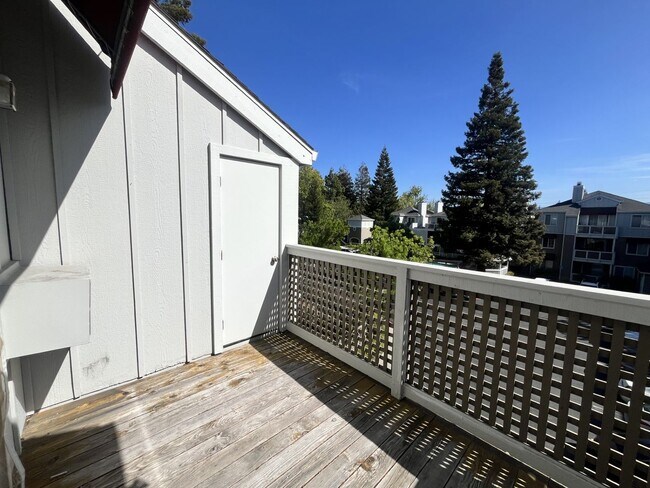 Building Photo - 2 Bedroom 2 bath Available in Sunnyvale, C...