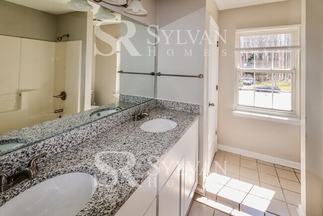 Building Photo - Easy living in this 4 BR, 2.5 BA home