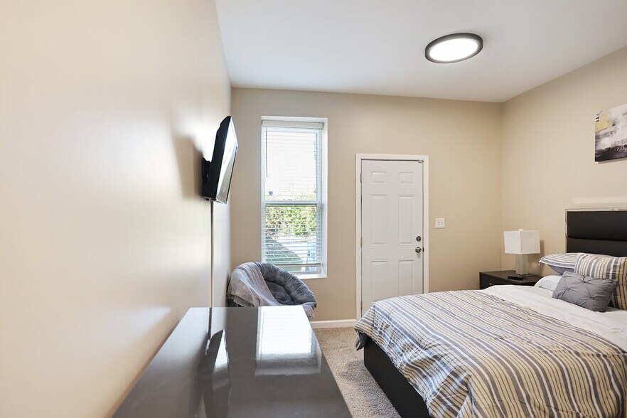 Building Photo - 5641 Cates Ave