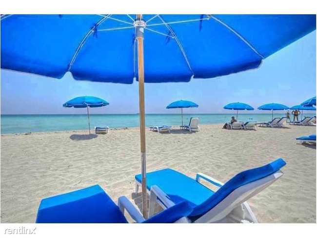 Building Photo - 2 br, 2 bath Condo - 6365 Collins Ave Gorg...