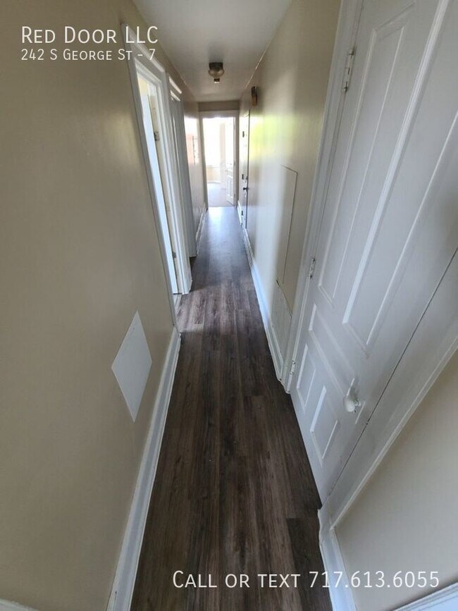 Building Photo - 242 S George St