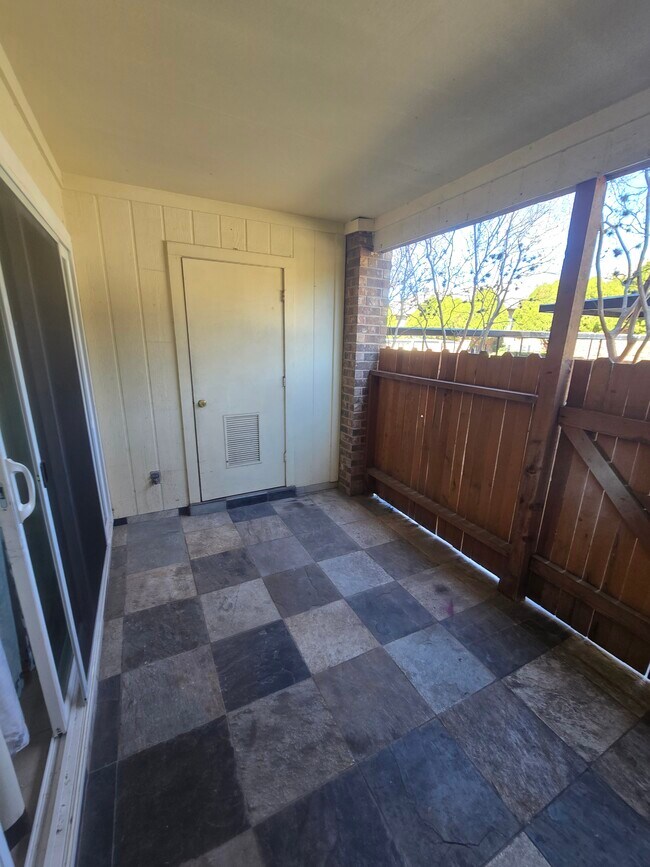 Building Photo - 1819 Babcock Rd