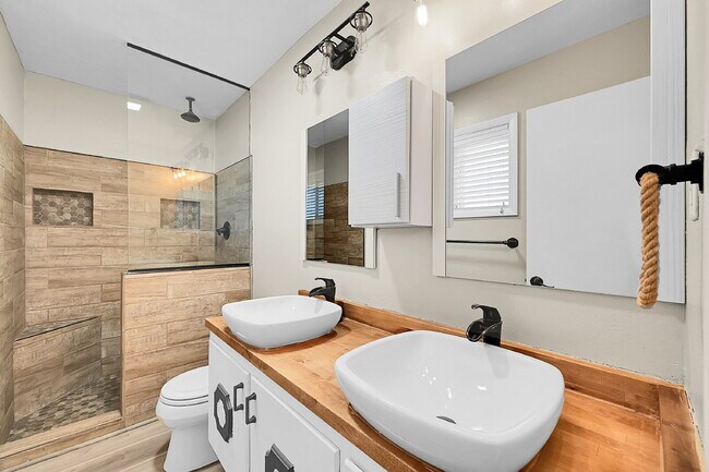 Building Photo - $1,995.00 - 3 Bedrooms, 2 Bathrooms, Single Family Home in Colorado Springs with Fenced Yard!