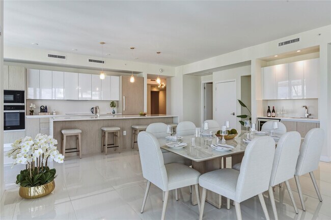 Building Photo - 3100 N Ocean Dr