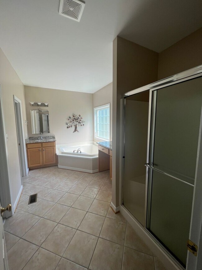 Building Photo - 11837 Club Ridge Dr