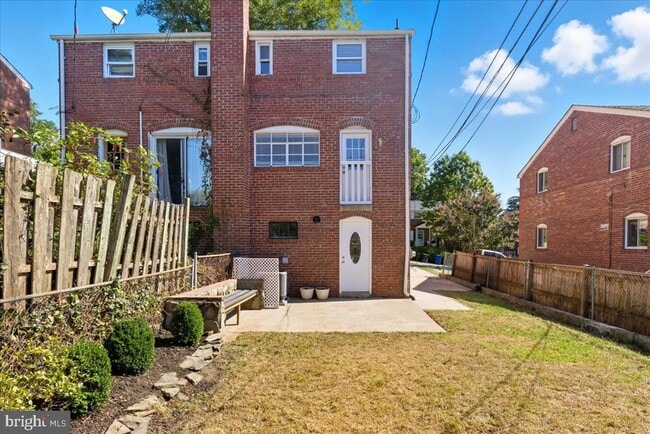 Building Photo - 3106 S Hayes St