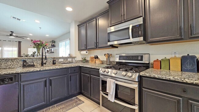 Building Photo - Beautifully updated home in Las Brisas Community of Goodyear!