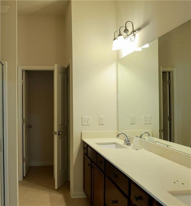 Building Photo - 2660 Maple Leaf Terrace