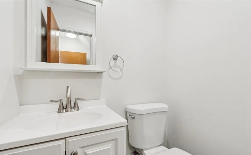 Building Photo - 7504 Valley Ave