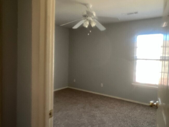 Building Photo - 3106 SW Deerfield Blvd