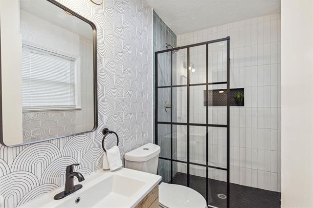 Building Photo - 2435 W 10th St